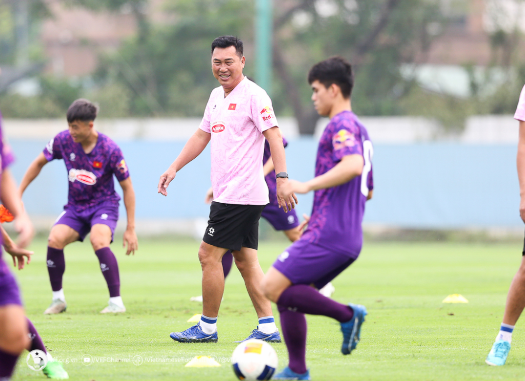 Pelatih tim Vietnam U-19 yang kalah di Piala AFF U-19 2024 langsung dipecat?