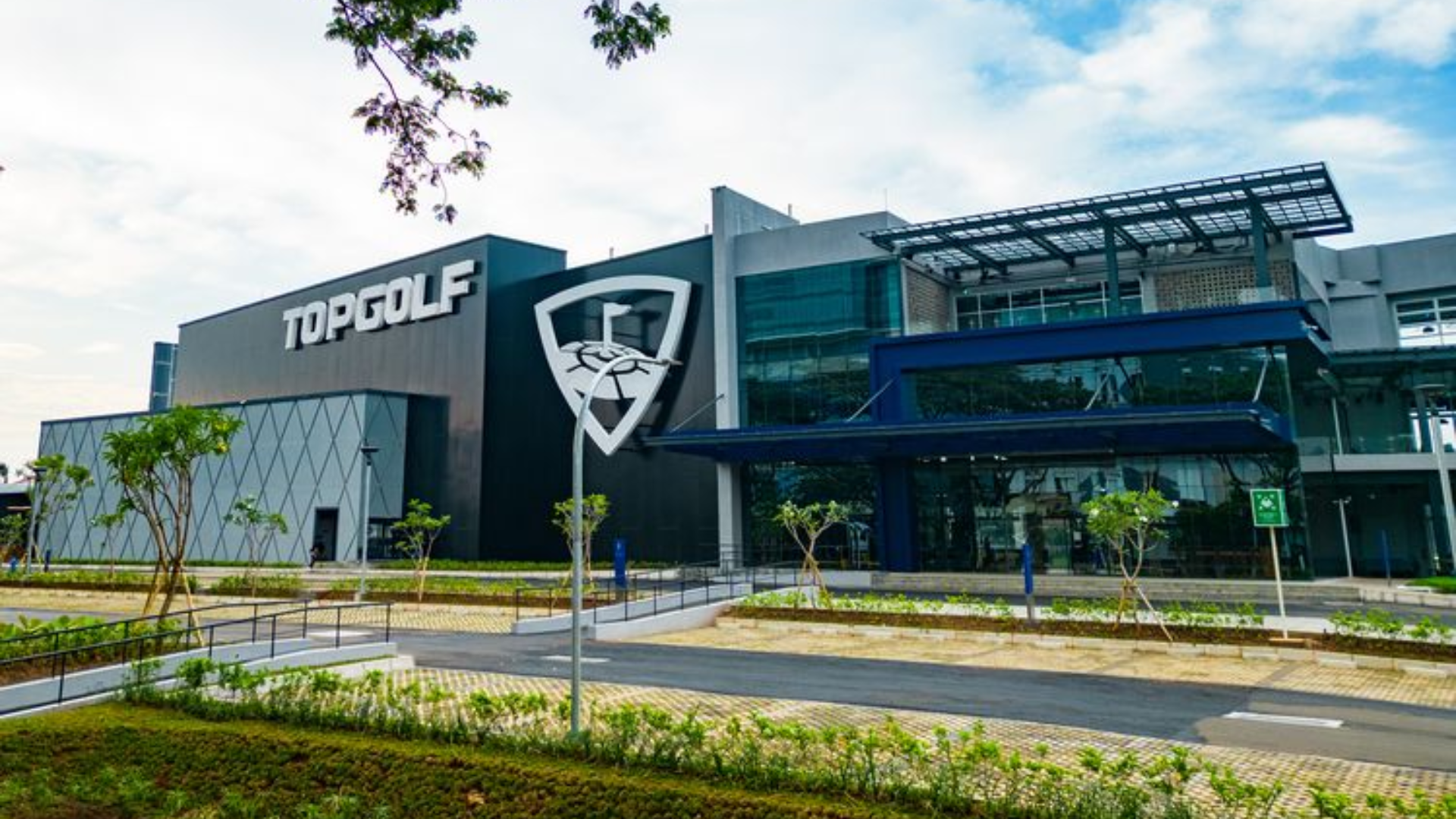 Topgolf Jakarta Gabungkan Lapangan Golf dan Tempat Nongkrong , Driving range Topgolf menggabungkan lapangan golf, tempat nongkrong, dan area khusus permainan dalam satu tempat yang akan diresmikan pada Minggu (27/10/2024) mendatang di Jakarta Selatan.