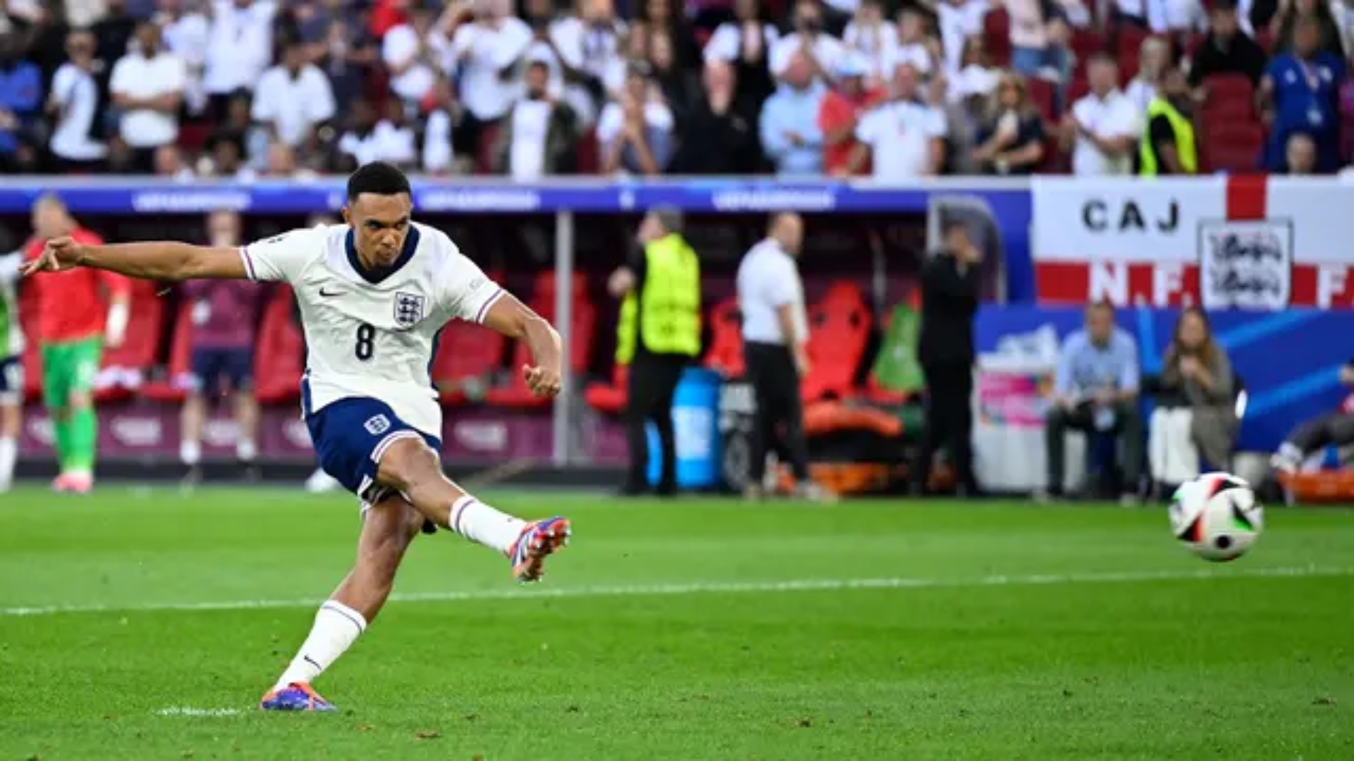 Barcelona Siap Bersaing dengan Real Madrid dalam Perburuan Trent Alexander-Arnold