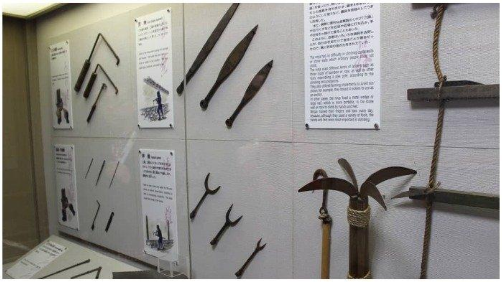 Kunai merupakan salah satu alat yang di pakai ninja selain shuriken atau bintang ninja. Ninja merupakan orang yang menggunakan Ninjutsu ketika berperang.